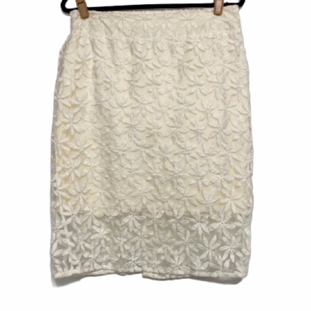 Maurices Cream Color Daisy lace Print Skirt‎ Womens M